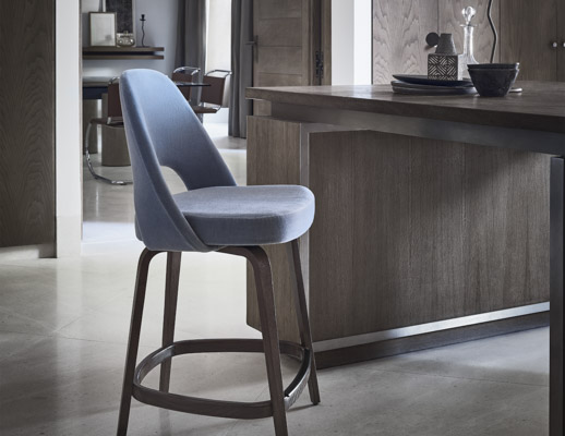 barcelona chair mies van der rohe saarinen side table lounge area bauhaus anniversary