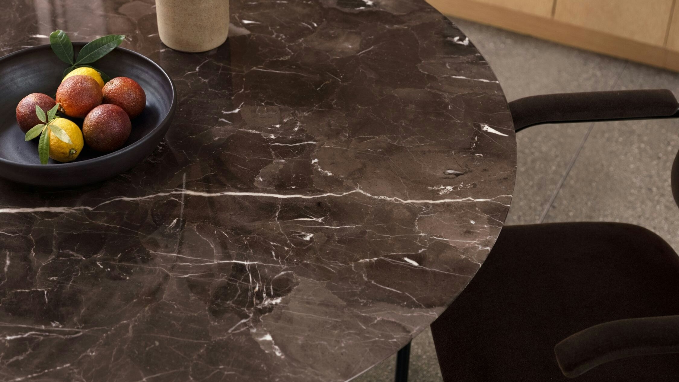 Saarinen Table - Round Detail